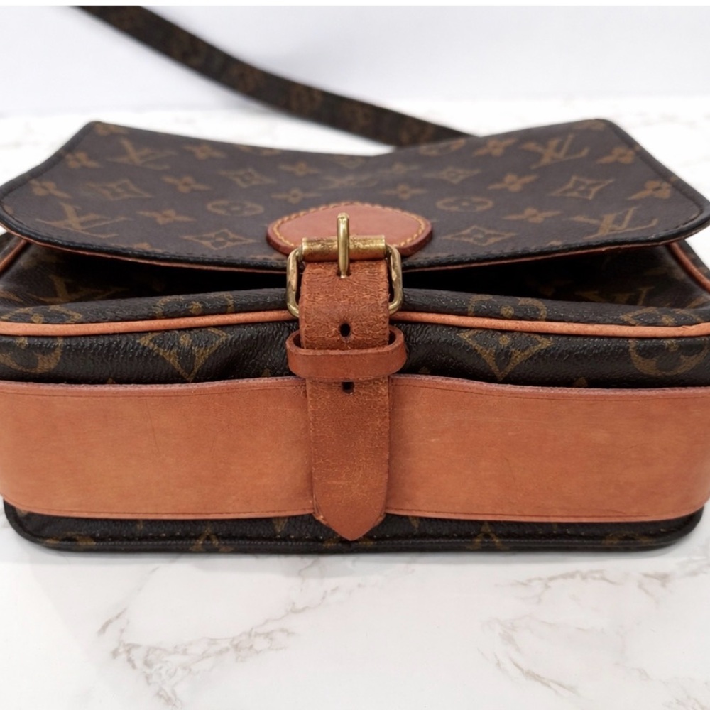 Authenticated (w/ certification)Louis Vuitton Monogram Crossbody Bag - Picture 2 of 4